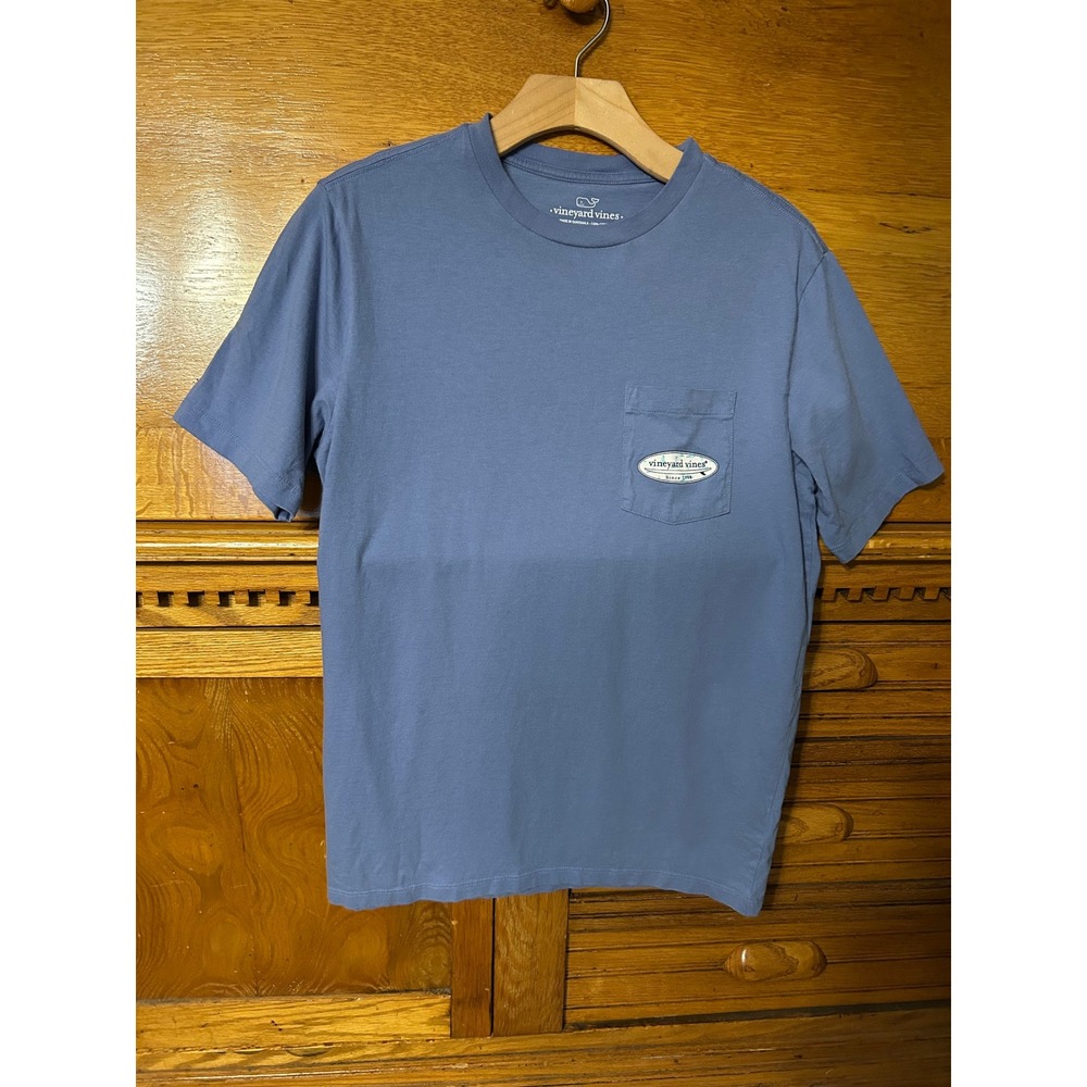 Vineyard Vines Preppy Nautical Blue Surfboard Graphic Logo Pocket T-Shirt Top